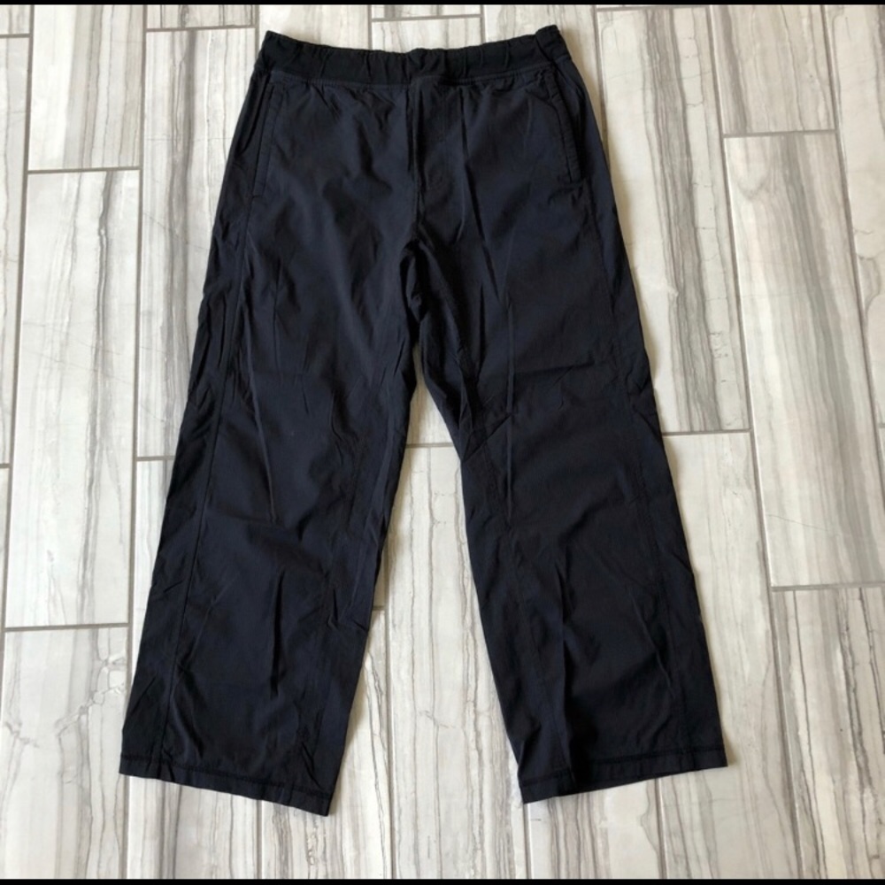 Lululemon nylon pant w/ pockets. EUC like new!